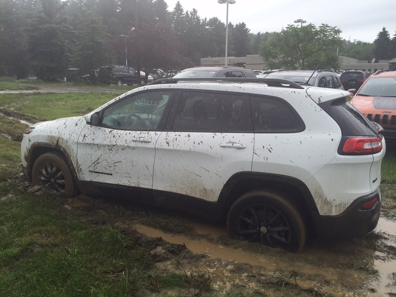 Illustration for article titled So how do the new Jeep Cherokee and Renegade do in the mud?